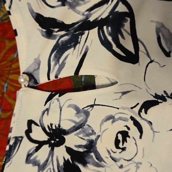 Karl Lagerfeld top, small petite, black and white, long sleeve - Picture 4 of 4